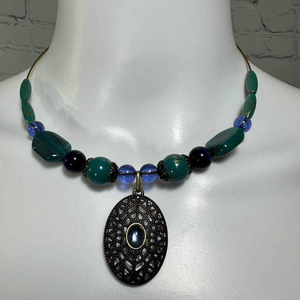 Vintage NWT signed pendant necklace